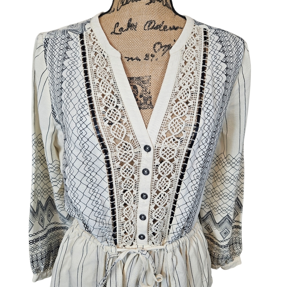 Chic White And Gray Patterned Tunic - image 3